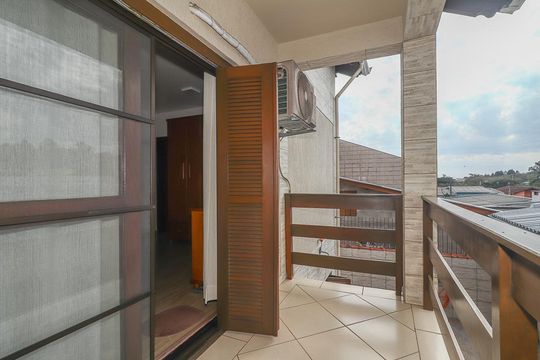 Varanda de casa à venda com 4 quartos, 390m² em Morro Santana, Porto Alegre