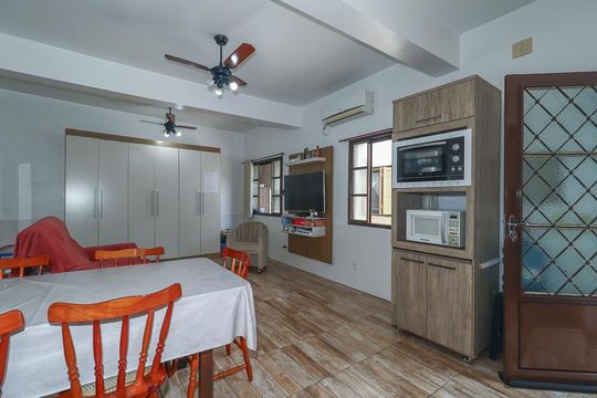 Casa fundos de casa à venda com 4 quartos, 390m² em Morro Santana, Porto Alegre