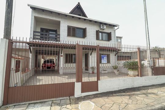 Fachada de casa à venda com 4 quartos, 390m² em Morro Santana, Porto Alegre