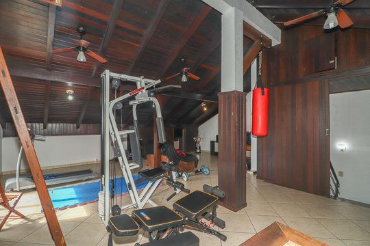 Sótão de casa à venda com 4 quartos, 390m² em Morro Santana, Porto Alegre