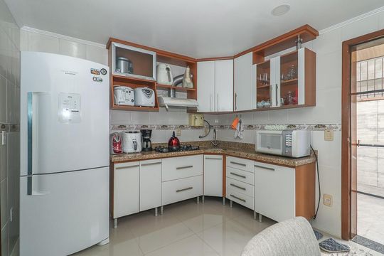 Cozinha de casa à venda com 4 quartos, 390m² em Morro Santana, Porto Alegre