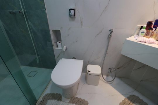 Banheiro da Suíte  de apartamento para alugar com 1 quarto, 50m² em Centro, Uberlândia