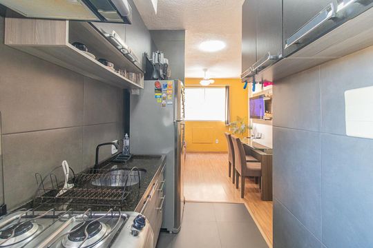 Cozinha de apartamento à venda com 2 quartos, 40m² em Cavalhada, Porto Alegre