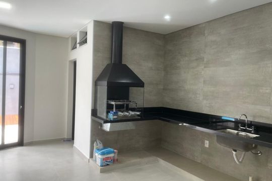Casa à venda com 3 quartos, 200m² em Swiss Park, Campinas