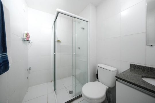 Banheiro de apartamento à venda com 2 quartos, 50m² em Jardim Santa Teresinha, São Paulo