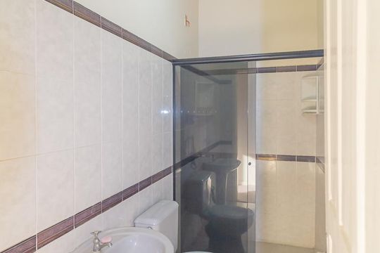 Banheiro Social de casa de condomínio para alugar com 2 quartos, 134m² em Centro, Canoas