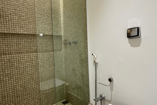 Banheiro da Suíte 1 de apartamento à venda com 2 quartos, 165m² em Humaitá, Rio de Janeiro