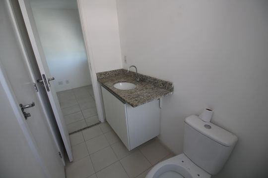 Banheiro da Suíte 2 de apartamento à venda com 3 quartos, 90m² em Taquara, Rio de Janeiro