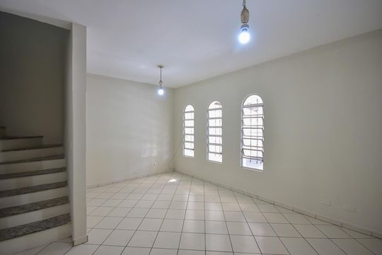 Casa para alugar com 3 quartos, 90m² em Jardim Caner, Taboão da Serra