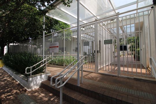 Fachada de apartamento à venda com 2 quartos, 61m² em Vila Isa, São Paulo