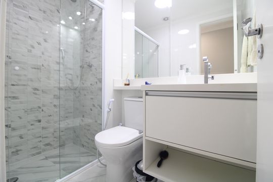 Banheiro da Suíte de apartamento à venda com 2 quartos, 61m² em Vila Isa, São Paulo