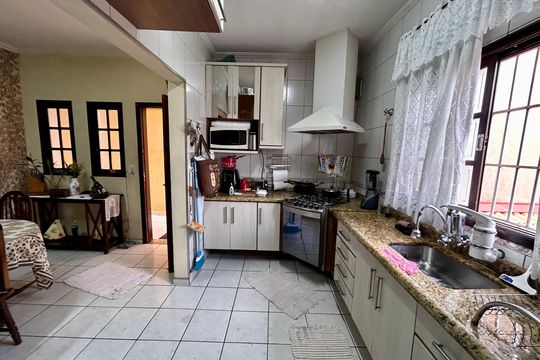 Cozinha de casa à venda com 3 quartos, 222m² em Vila Augusta, Guarulhos