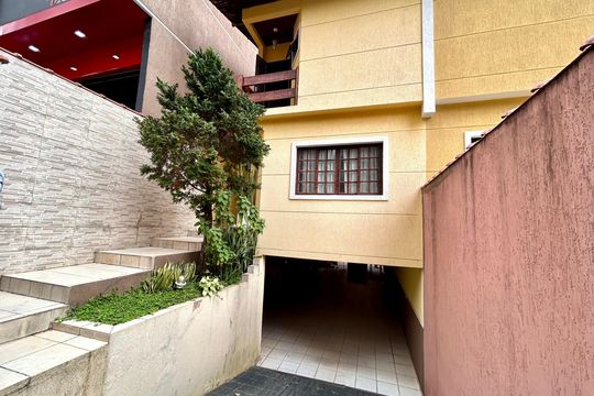 Fachada de casa à venda com 3 quartos, 222m² em Vila Augusta, Guarulhos