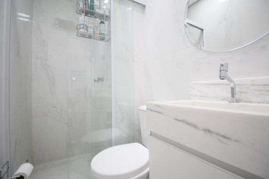 Banheiro de apartamento à venda com 1 quarto, 32m² em Vila Andrade, São Paulo