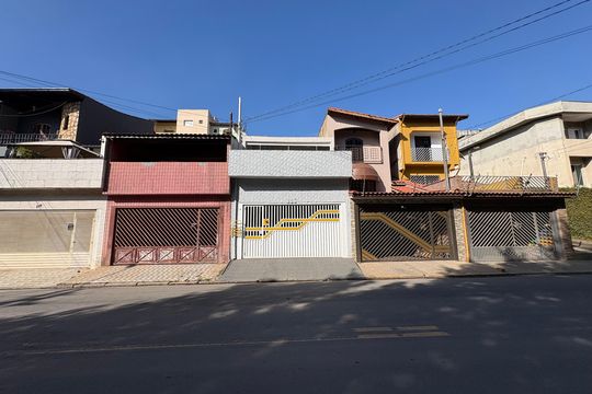 Fachada de casa à venda com 3 quartos, 183m² em Parque Gerassi, Santo André