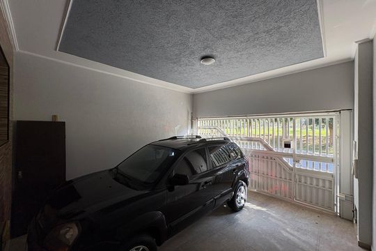 Garagem de casa à venda com 3 quartos, 183m² em Parque Gerassi, Santo André