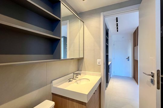 Banheiro de kitnet/studio à venda com 1 quarto, 30m² em Pinheiros, São Paulo