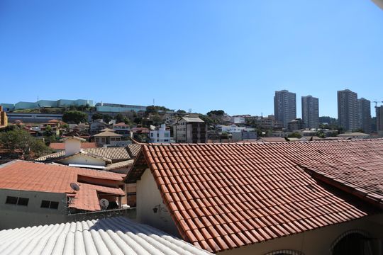 Vista de casa à venda com 6 quartos, 350m² em Jardim Riacho das Pedras, Contagem