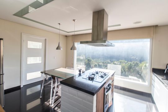 Cozinha de casa de condomínio à venda com 4 quartos, 385m² em Colinas da Anhanguera, Santana de Parnaíba