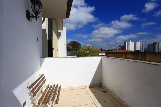 suíte varanda de casa para alugar com 4 quartos, 156m² em Vila Sonia, São Paulo