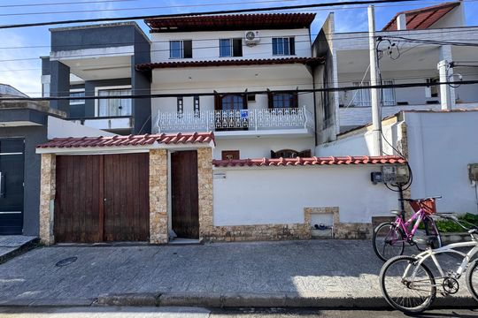 Fachada de casa de condomínio para alugar com 2 quartos, 100m² em Recreio dos Bandeirantes, Rio de Janeiro