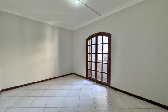 Quarto de casa de condomínio para alugar com 2 quartos, 100m² em Recreio dos Bandeirantes, Rio de Janeiro