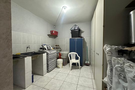 Área de Serviço de casa para alugar com 3 quartos, 250m² em Jardim Belval, Barueri