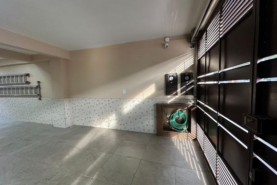 Garagem de casa para alugar com 3 quartos, 250m² em Jardim Belval, Barueri