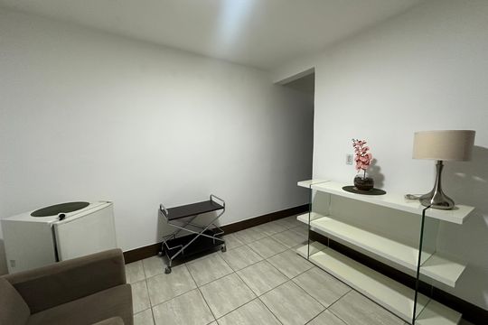 Sala 2 de casa para alugar com 3 quartos, 250m² em Jardim Belval, Barueri