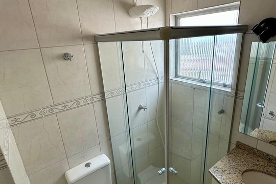 Banheiro de apartamento para alugar com 2 quartos, 64m² em Kobrasol, São José