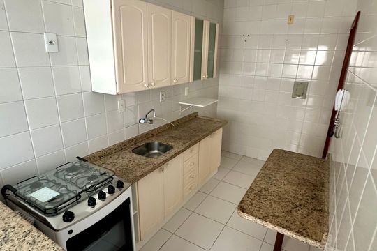 Cozinha de apartamento para alugar com 2 quartos, 64m² em Kobrasol, São José