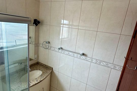 Banheiro de apartamento para alugar com 2 quartos, 64m² em Kobrasol, São José