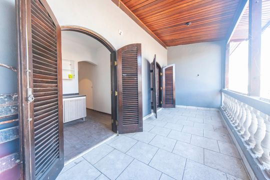 Área de Serviço de casa para alugar com 3 quartos, 200m² em Jardim Santo Alberto, Santo André