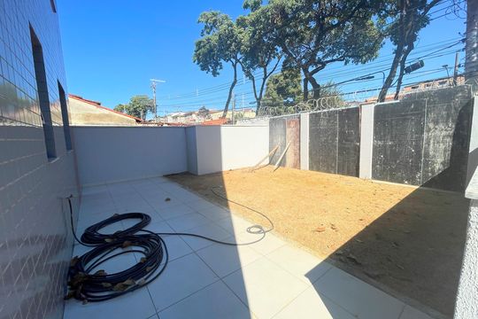 Área privativa / área livre de apartamento à venda com 2 quartos, 132m² em Santa Monica, Belo Horizonte