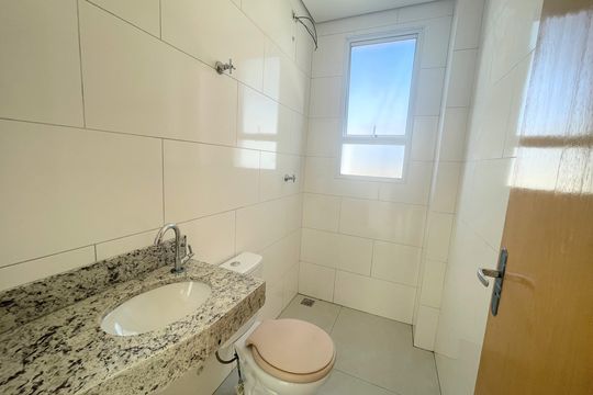 Banheiro social de apartamento à venda com 2 quartos, 132m² em Santa Monica, Belo Horizonte