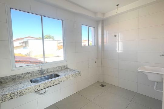 Cozinha de apartamento à venda com 2 quartos, 49m² em Santa Monica, Belo Horizonte