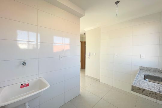 Cozinha de apartamento à venda com 2 quartos, 49m² em Santa Monica, Belo Horizonte