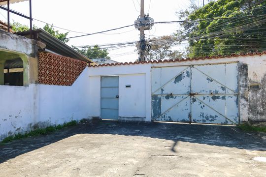 Garagem de casa à venda com 5 quartos, 100m² em Inhaúma, Rio de Janeiro