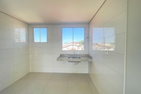 Cozinha de apartamento à venda com 2 quartos, 98m² em Santa Monica, Belo Horizonte