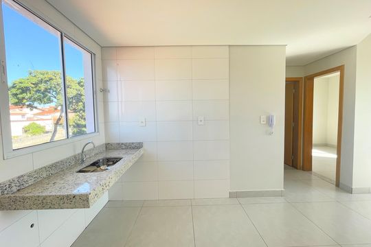 Cozinha de apartamento à venda com 2 quartos, 98m² em Santa Monica, Belo Horizonte