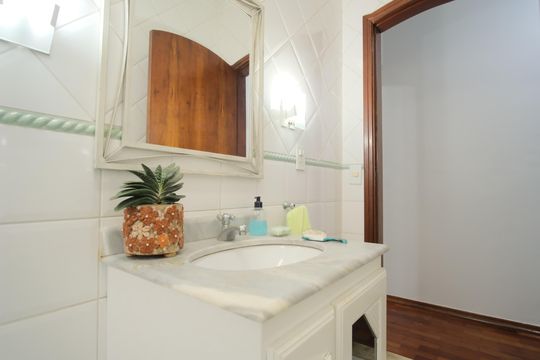 Banheiro Social  de casa à venda com 3 quartos, 300m² em Vila Carrão, São Paulo