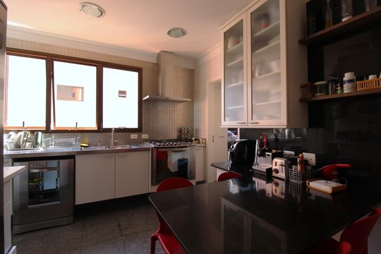 Cozinha de apartamento à venda com 3 quartos, 165m² em Itaim Bibi, São Paulo