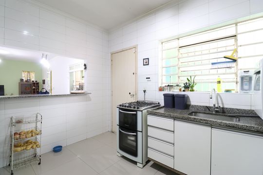 Cozinha de casa à venda com 4 quartos, 200m² em Vila Ipojuca, São Paulo