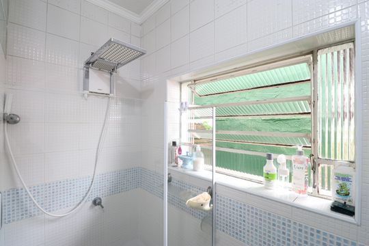 Banheiro Social de casa à venda com 4 quartos, 200m² em Vila Ipojuca, São Paulo