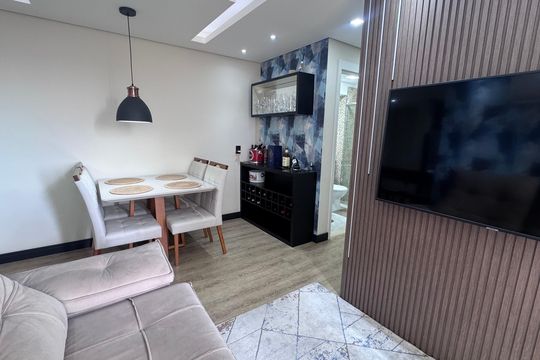 Sala de apartamento à venda com 2 quartos, 55m² em Vila Satúrnia, Campinas