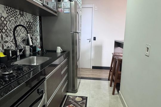Cozinha de apartamento à venda com 2 quartos, 55m² em Vila Satúrnia, Campinas