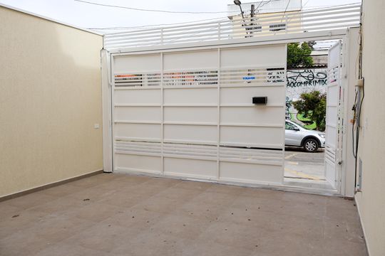 Garagem de casa à venda com 3 quartos, 150m² em Chacara Nossa Senhora Aparecida, São Paulo