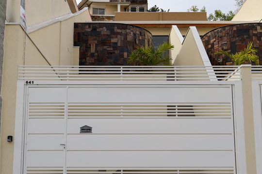 Fachada de casa à venda com 3 quartos, 150m² em Chacara Nossa Senhora Aparecida, São Paulo