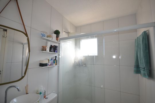 Banheiro de apartamento para alugar com 2 quartos, 44m² em Campo Grande, Rio de Janeiro