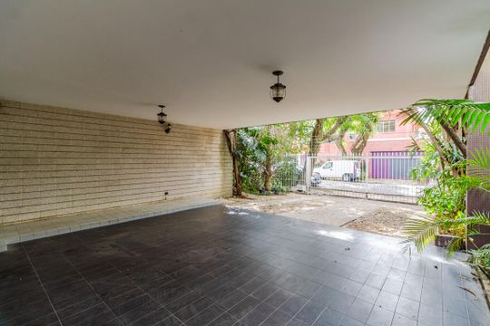 Garagem de casa para alugar com 3 quartos, 297m² em Alto de Pinheiros, São Paulo